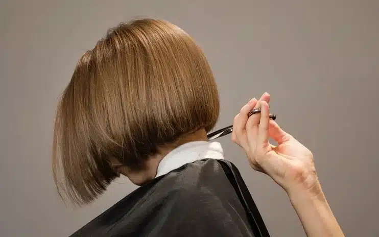 Três cortes de cabelo estratégicos para suavizar o grisalho e modernizar o visual
