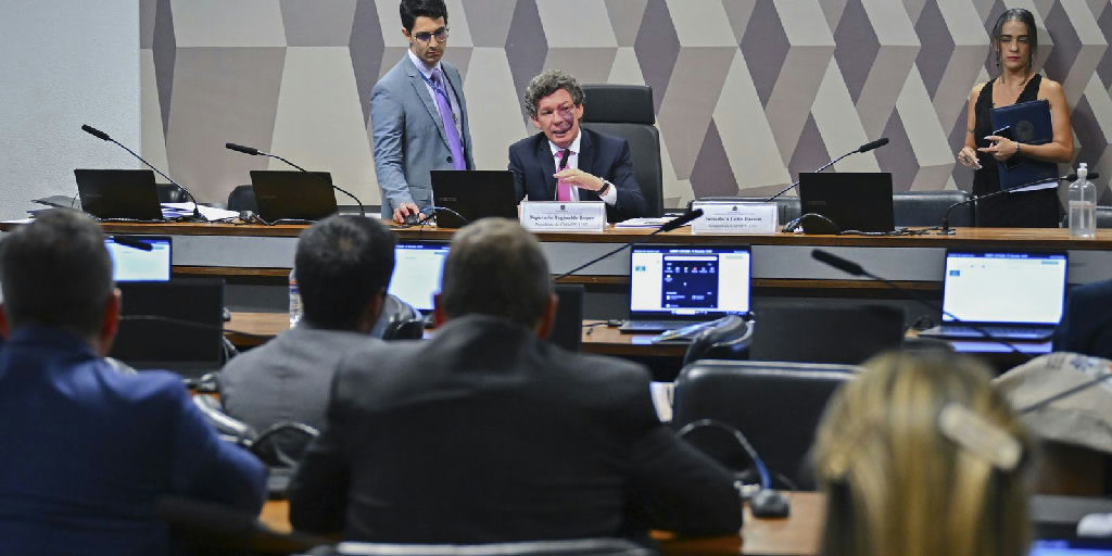 Votação da MP que revisa taxa das blusinhas é adiada por comissão mista
