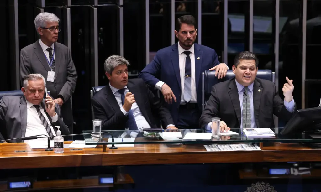Alcolumbre adia votação da PEC da Segurança Pública no Senado