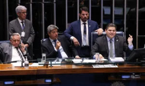 Alcolumbre adia votação da PEC da Segurança Pública no Senado
