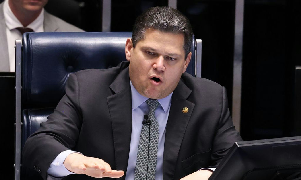 Alcolumbre promulga fim da escala 6x1 e nova regra para agentes de saúde nesta sexta