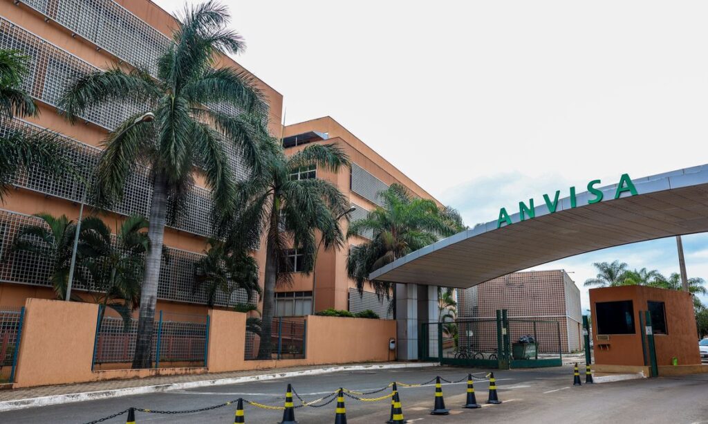 Anvisa proíbe comercialização de picolé com melatonina e suplemento proteico