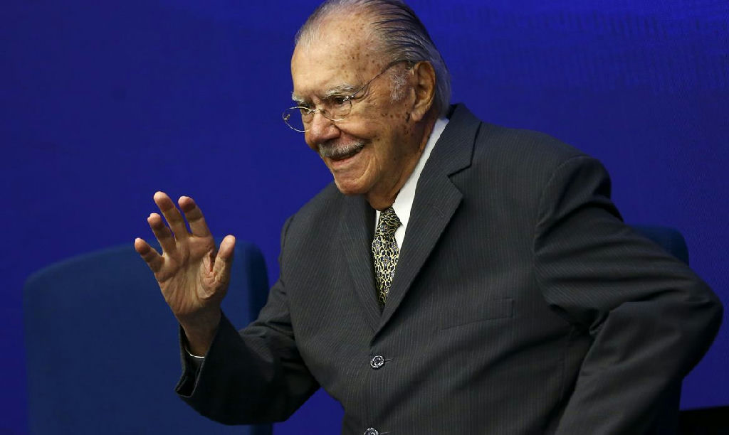 Após nove dias internado, ex-presidente José Sarney recebe alta médica em São Luís