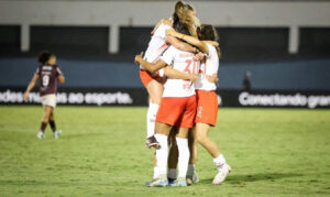 Bragantino vence Ferroviária e larga na frente nas quartas da Copa do Brasil