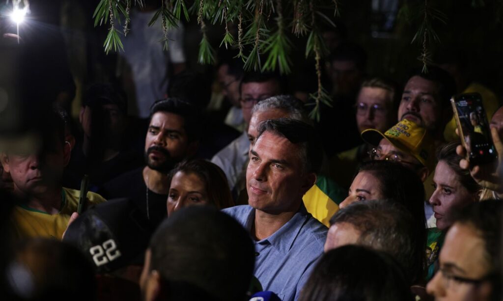 Candidato Flávio Bolsonaro exige novas condições ao TSE para abertura de sigilos
