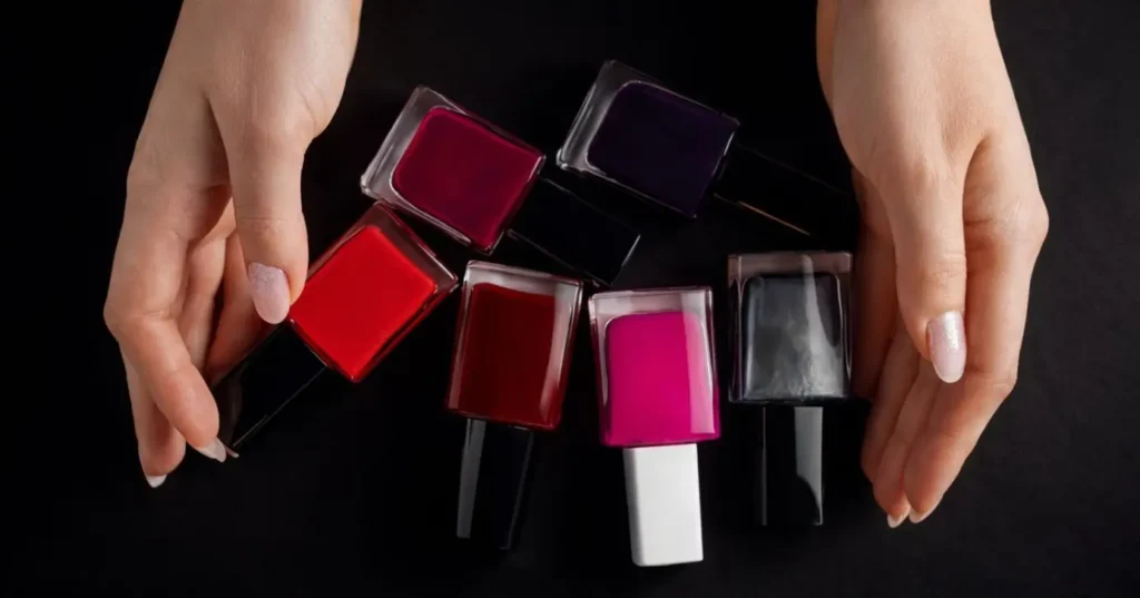 Cores de esmalte versáteis: 5 opções que combinam com todos os seus looks