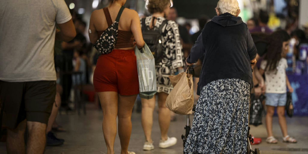 Cortes amplos em gastos públicos colocam programas sociais e benefícios em xeque