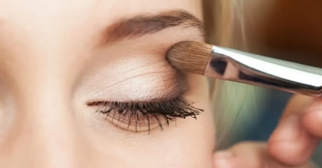 Dois produtos para conquistar sobrancelhas volumosas e naturais antes do Halloween
