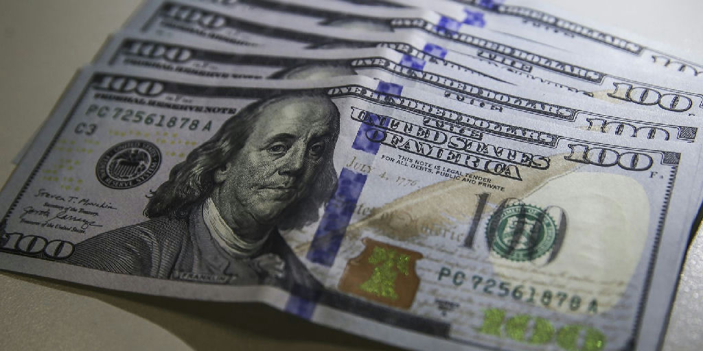 Dólar retoma patamar de R$ 5 em dia de ajuste no mercado financeiro brasileiro