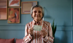 Eleições registram queda expressiva de quase 10 pontos na abstenção de pessoas com mais de 70 anos