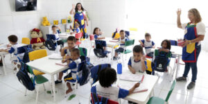 Escolas iniciam escolha de livros didáticos para a educação infantil do triênio 2026-2029