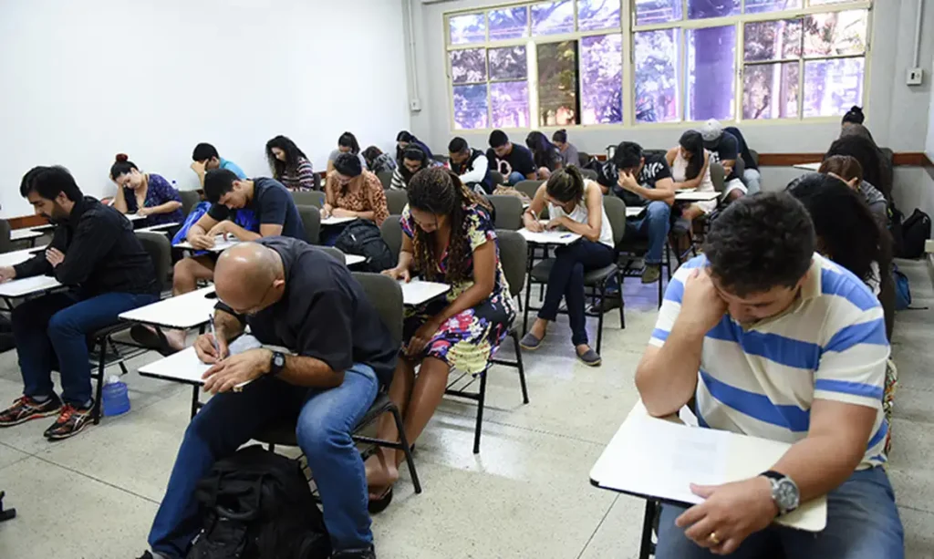 Exame de proficiência em língua portuguesa para estrangeiros inicia aplicação