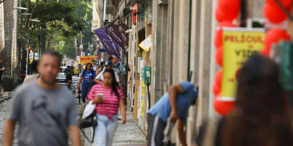 Fim da escala 6x1 renova expectativas por equilíbrio entre trabalho e vida pessoal no Brasil