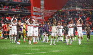 Flamengo empata sem gols com Estudiantes e decide vaga na final da Libertadores no Maracanã