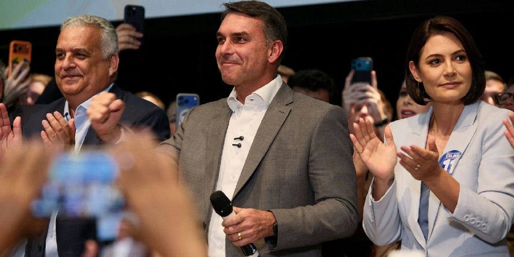Flávio Bolsonaro articula alianças e defende mudanças constitucionais