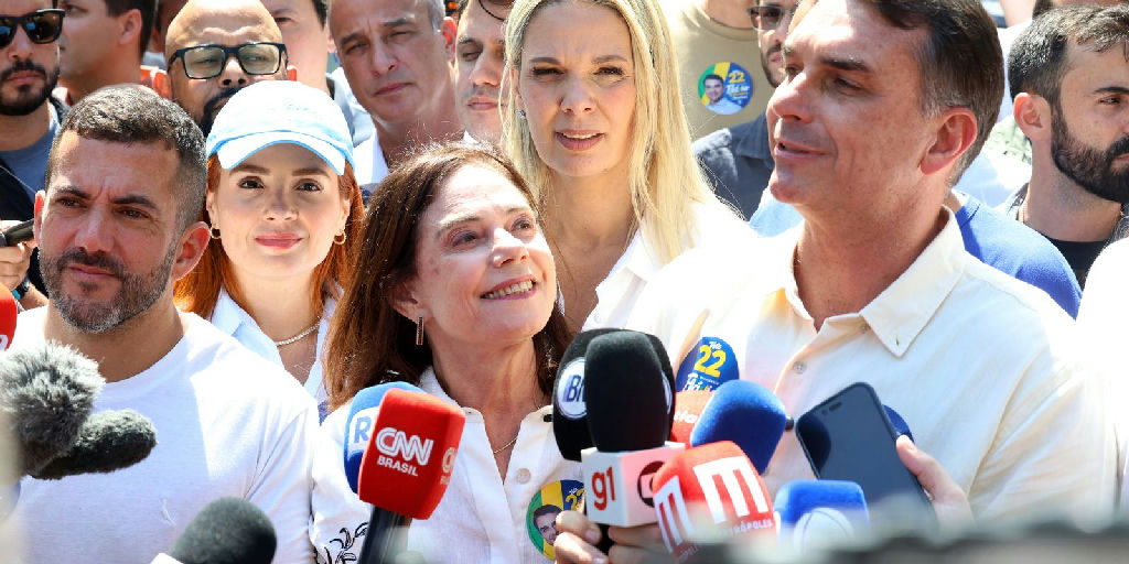 Flávio Bolsonaro promete guerra ao crime organizado em agenda no Rio de Janeiro
