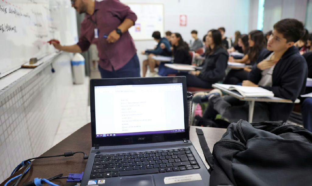 Inteligência artificial transforma sala de aula e projeta o futuro de alunos em Campinas