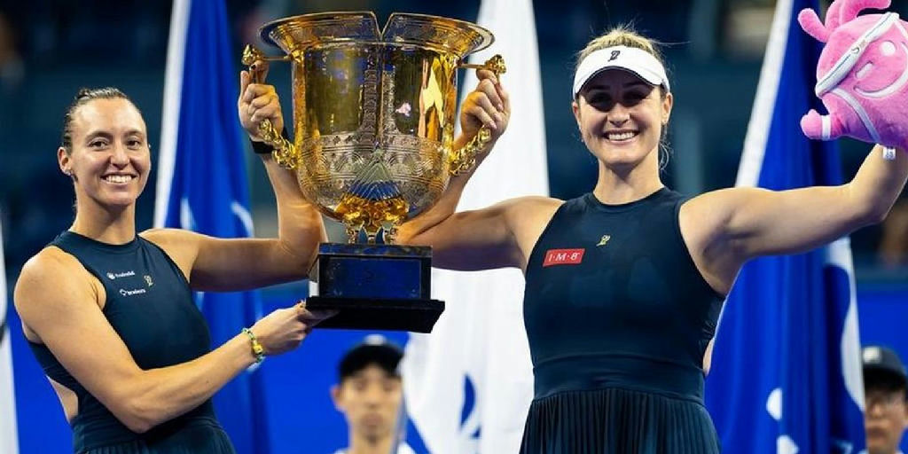 Luisa Stefani conquista título no WTA 1000 de Pequim e celebra temporada histórica