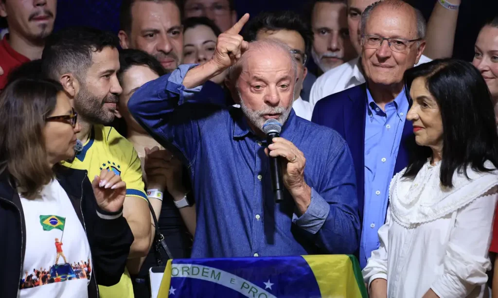 Lula promete nova gestão focada em tecnologia, saúde e educação no Brasil
