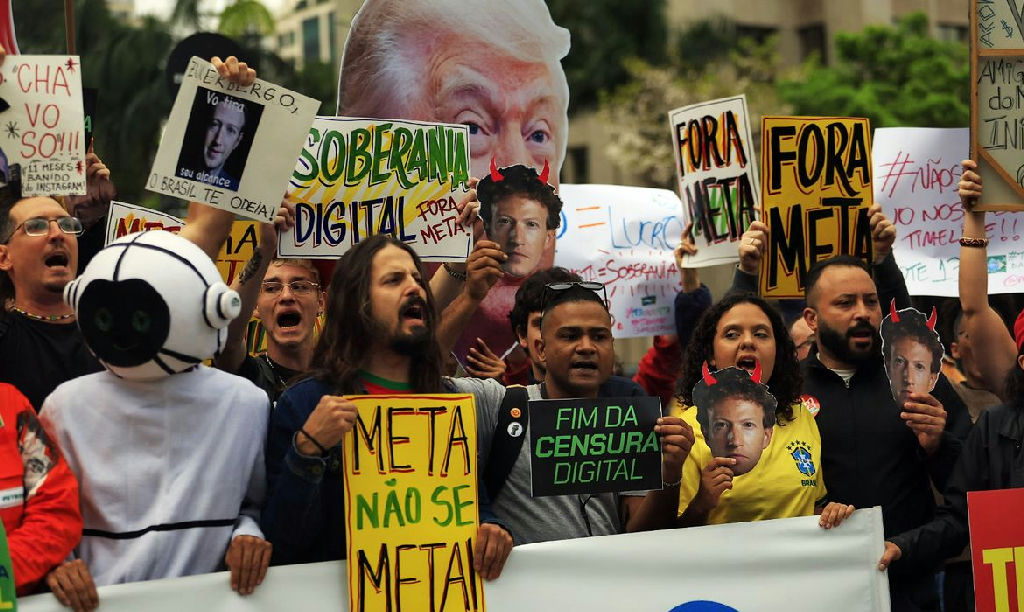 Manifestação em São Paulo cobra neutralidade da Meta e denuncia censura