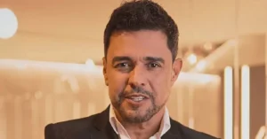 Nelson Motta relembra atrito com Zezé Di Camargo e dispara críticas sobre postura do cantor