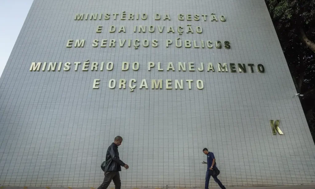 Plano para 2027 prevê remanejar R$ 20 bilhões para incentivos econômicos sem romper o teto