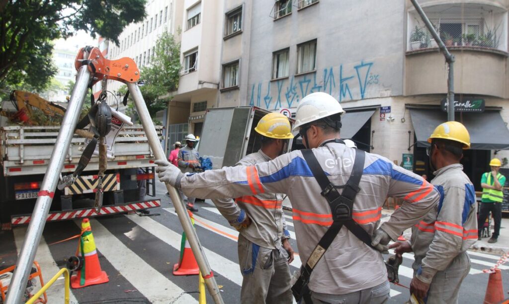 Procon paulistano aplica multa milionária à Enel por apagões na capital