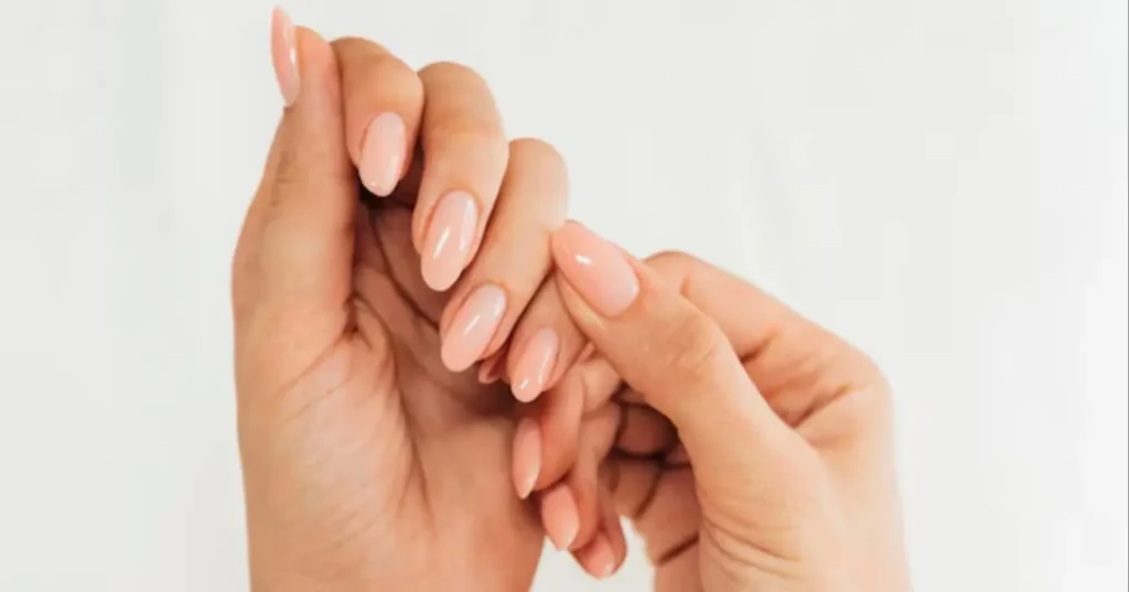 Receita caseira com dois ingredientes promete fortalecer unhas e evitar quebras
