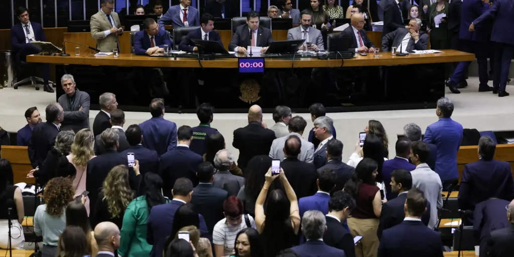 Senado define data para votação da PEC que propõe o fim da escala 6x1