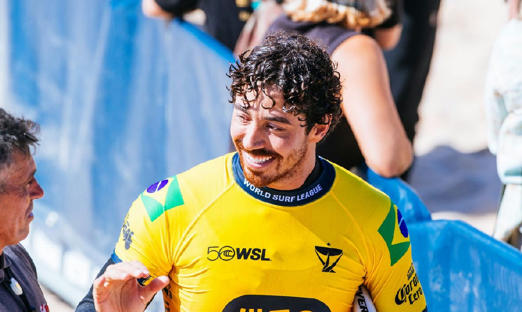 Trio brasileiro avança às quartas de final na etapa de Peniche do circuito mundial de surfe