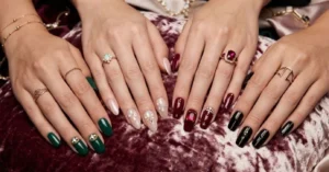 Unhas com joias: conheça as quatro tendências que dominam os salões de beleza