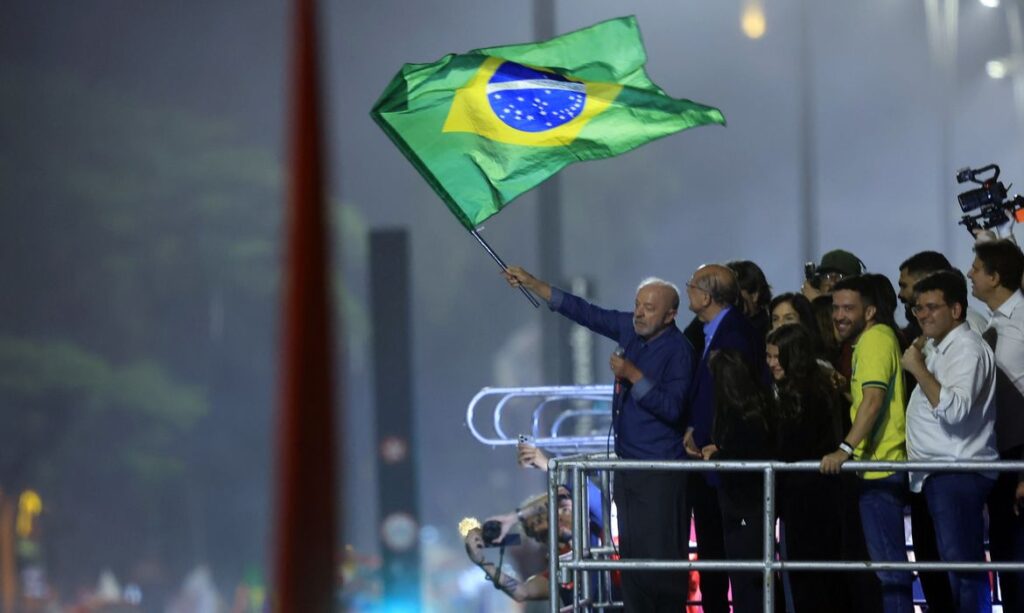 Vitória de Lula na reeleição recebe cumprimentos e acenos de líderes internacionais