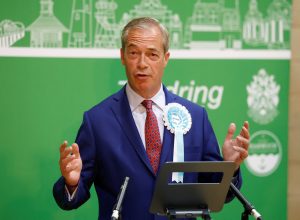 'Pai do Brexit' vence eleição e reconquista cadeira no Parlamento britânico