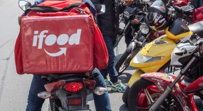 30 entregas de comida, 100 pacotes de e-commerce e R$ 200 por dia: a rotina apressada dos entregadores por app em SP