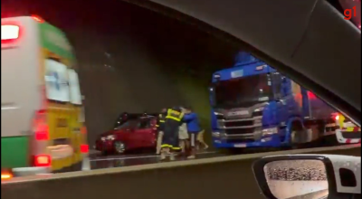 Acidente entre carro e caminhão deixa totalmente interditado trecho da BR-376 que liga o Paraná a Santa Catarina