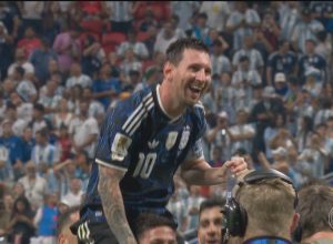 Argentina que chega a mais uma final de Copa do Mundo vibra no ritmo de um gênio do futebol: Lionel Messi