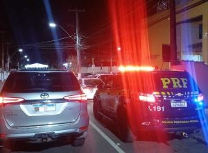 Carro com registro de furto é recuperado na Via Dutra, em Piraí