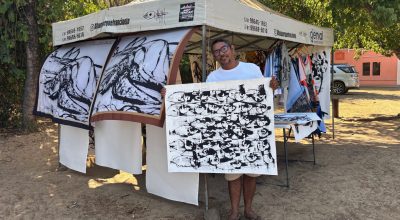Com barraca na praia, artista de Fernando de Noronha vende telas para turistas do mundo todo
