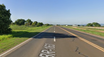 Duas pessoas morrem em engavetamento entre carretas na BR-163 em Coxim