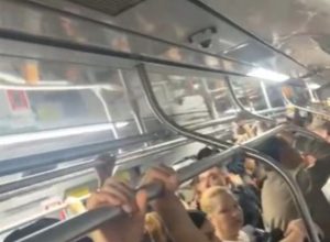 Falha na rede aérea causa lentidão e paralisa trens da Linha 10-Turquesa da CPTM na Grande SP