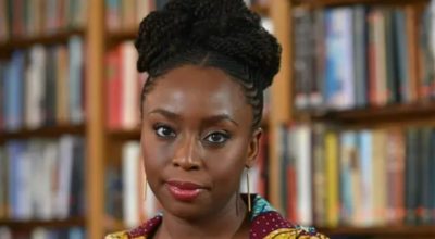 Família da escritora Chimamanda Ngozi acusa hospital de negligência