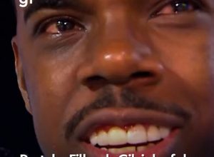 Filho de Gilsinho se emociona antes do desfile da Portela