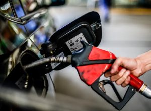 Governo publica decreto que fixa em R$ 0,44 subsídio por litro da gasolina