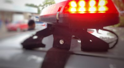Homem é morto a tiros após ser abordado por suspeitos em carro em MG