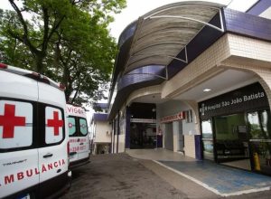 Idoso é atropelado por carro em Volta Redonda