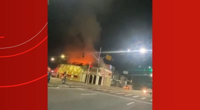 Incêndio atinge tradicional Bar Caldeira na madrugada deste domingo em Manaus