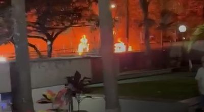 Incêndio em galpão de recicláveis se espalha e destrói carros em rua da Zona Sul de SP