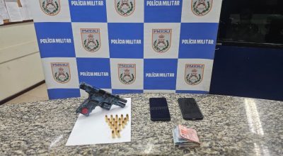 Jovem é preso com arma dentro de carro blindado em Barra Mansa