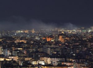 Ministro da Defesa de Israel afirma que o chefe do Hezbollah libanês agora é um 'alvo para eliminação'