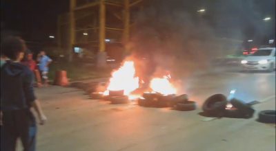 Moradores do 26 de Setembro fecham via Estrutural em protesto por falta de energia no DF